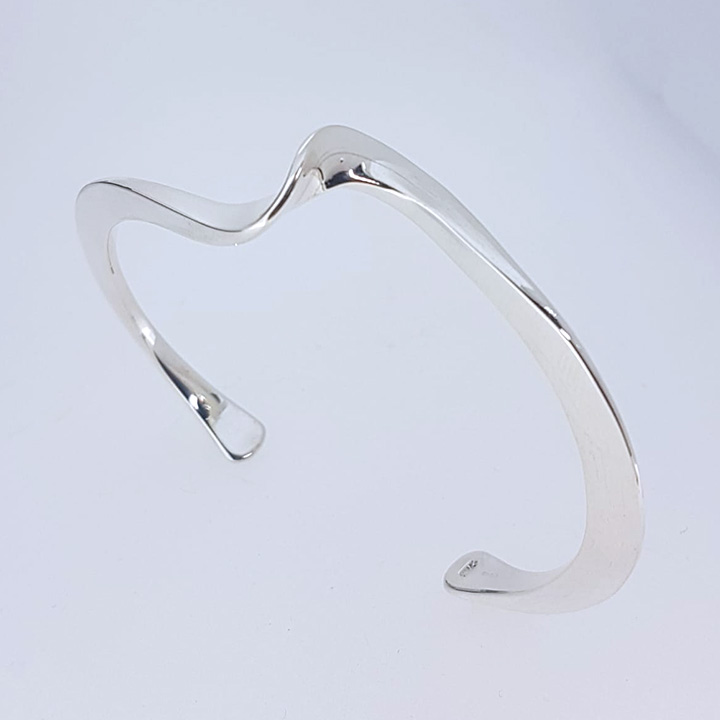 Sculptural Bangle (BA-B768)